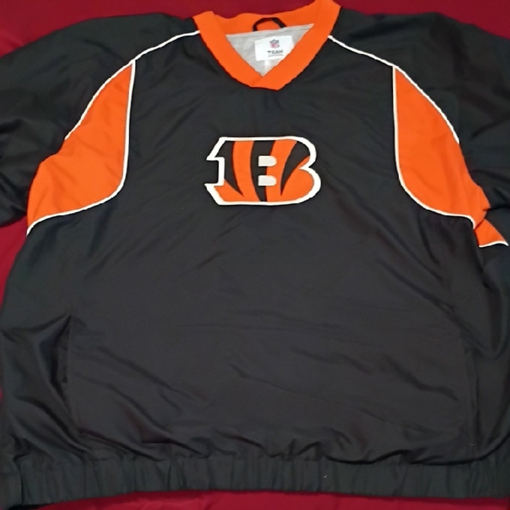 (29)NFL 2XL Cincinnati Bengals Orange and Black Pullover